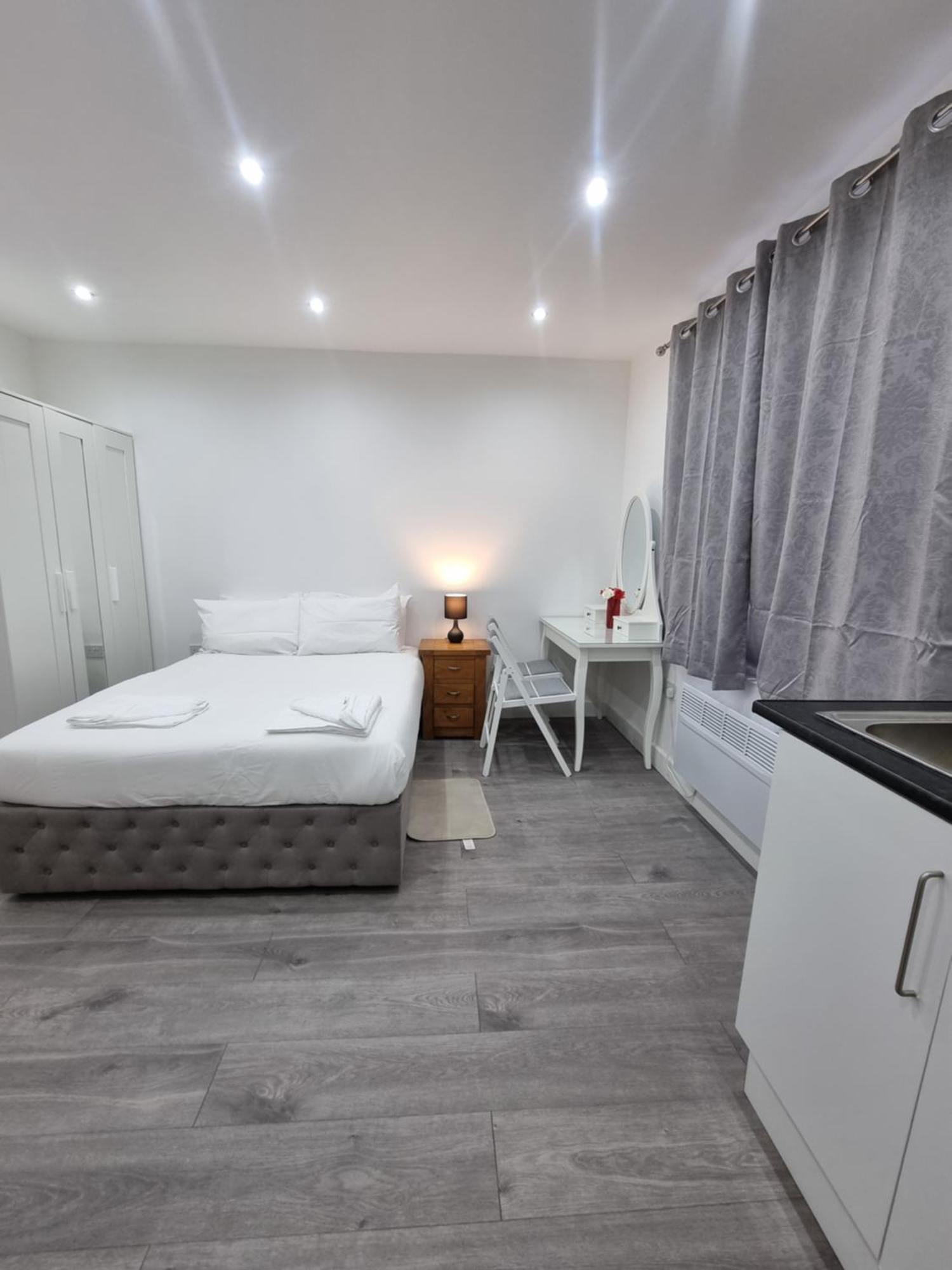 Brand New Studios In London Borough of Harrow Exterior foto